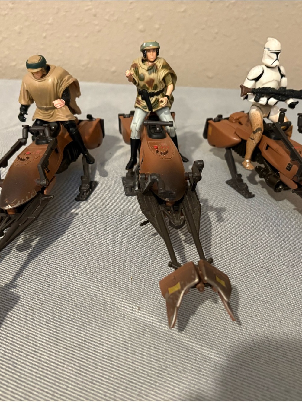 3 1995 speeder bikes with Luke an Leah in condor gear and one sand trooper